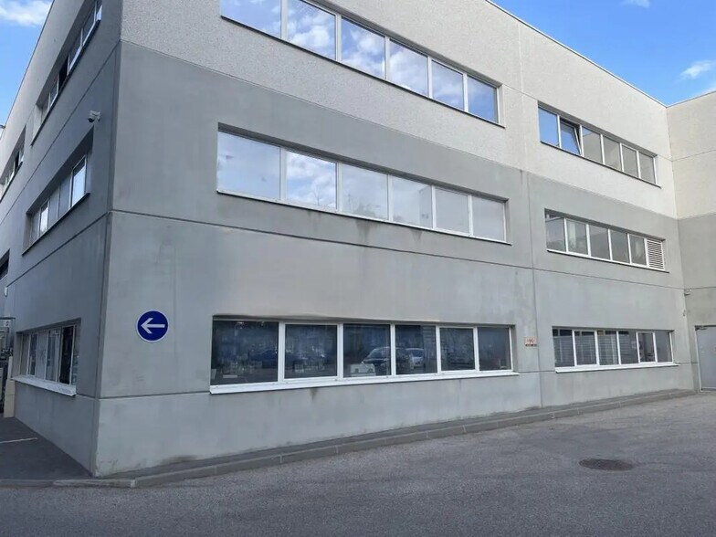 Local d’activités dans Mouans-Sartoux à louer - Photo de l’immeuble – Image 2 sur 7