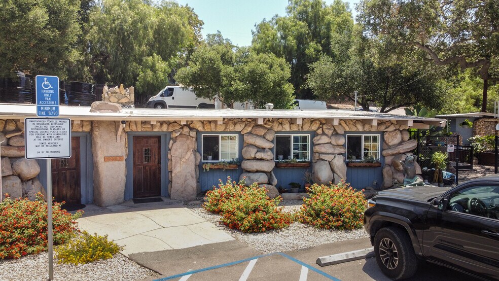 12257 Old Pomerado Rd, Poway, CA à vendre - Photo de l’immeuble – Image 2 sur 14