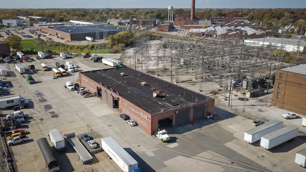 8500 Clinton Rd, Brooklyn, OH à louer - Photo de l’immeuble – Image 2 sur 5