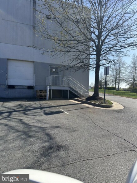 21580 Atlantic Blvd, Sterling, VA à vendre - Photo de l’immeuble – Image 3 sur 10