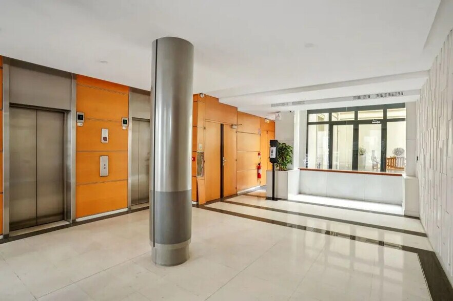25 Rue De Choiseul, Paris à louer - Photo de l’immeuble – Image 2 sur 17