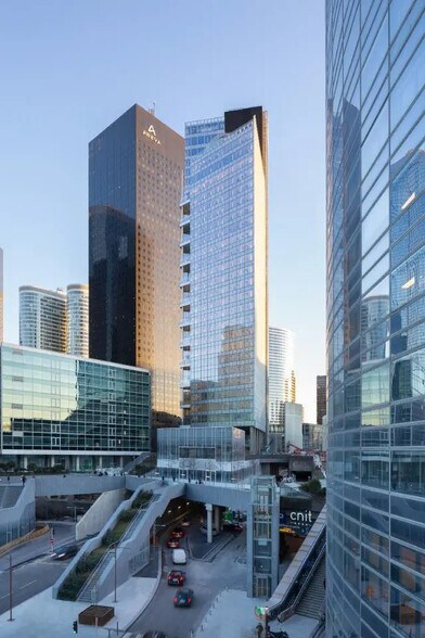 Bureau dans Courbevoie à louer - Photo de l’immeuble – Image 1 sur 52