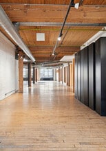 183 Bathurst St, Toronto, ON à louer Photo intérieure– Image 2 sur 5