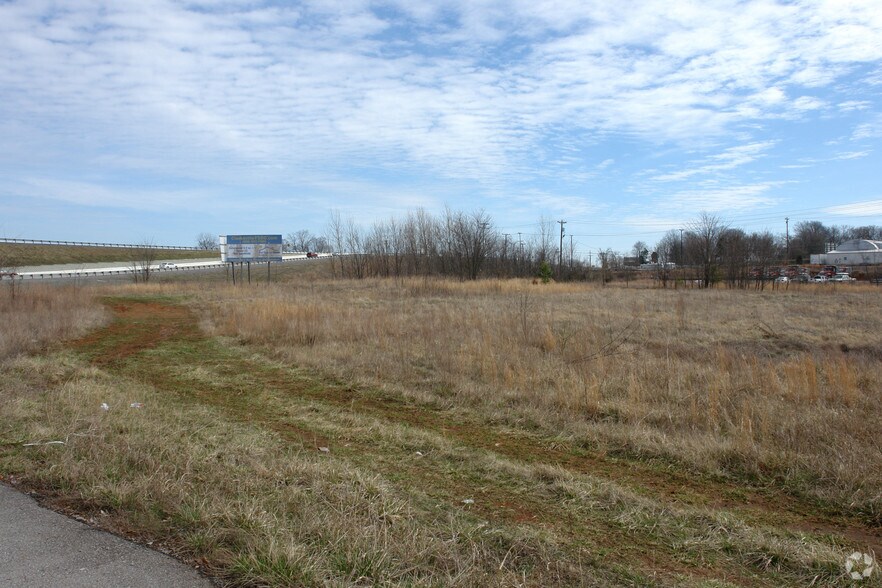 2285 Wilma Rudolph Blvd, Clarksville, TN à vendre - Photo de l’immeuble – Image 3 sur 25