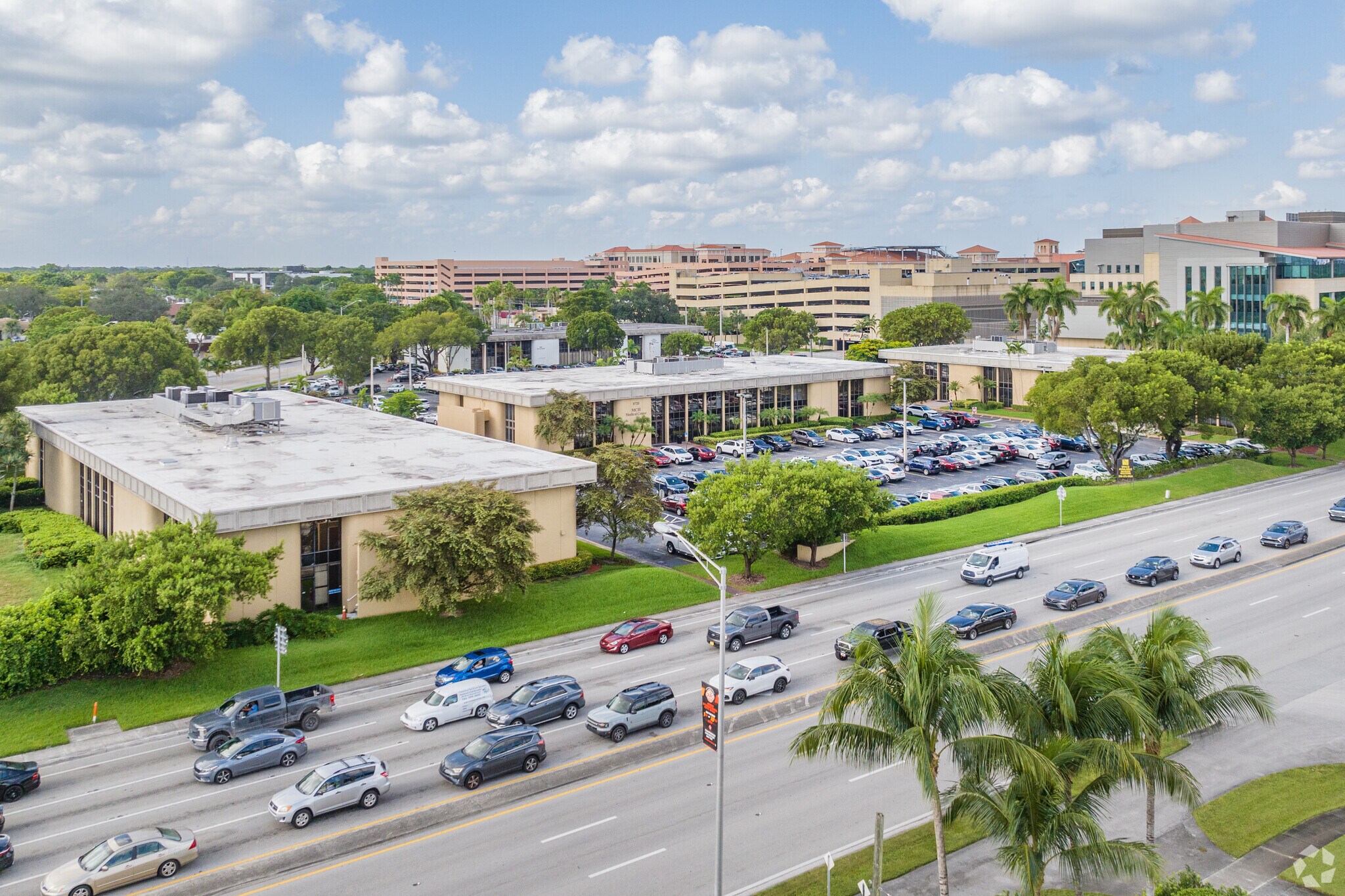 8700 N Kendall Dr, Miami, FL à louer Photo de l’immeuble– Image 1 sur 9