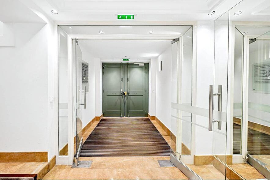 Bureau dans Paris à louer - Hall d’entrée – Image 3 sur 16