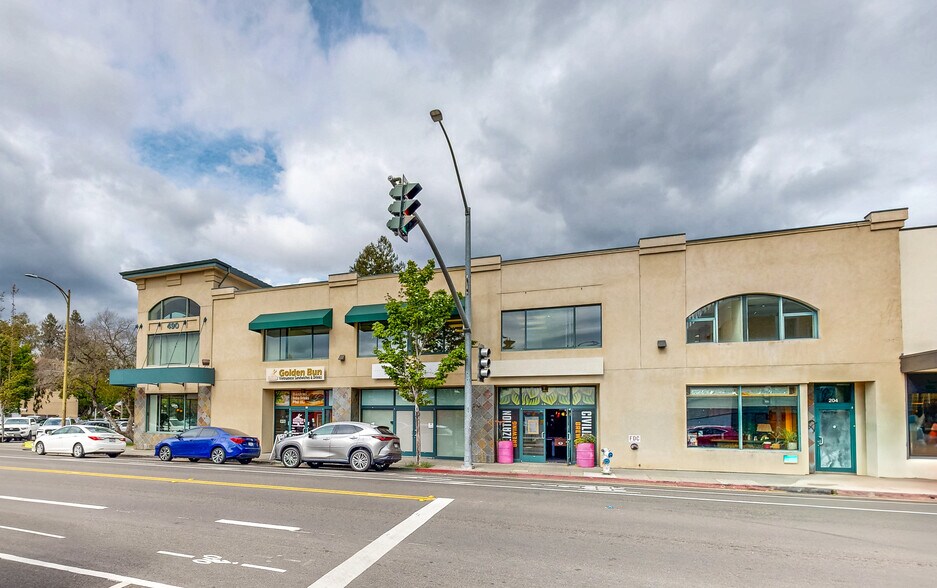 490 Mendocino Ave, Santa Rosa, CA à louer - Photo de l’immeuble – Image 2 sur 7