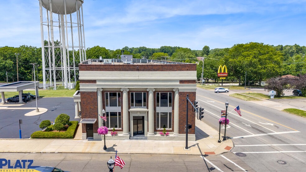 20 S Canal St, Newton Falls, OH à louer - Photo de l’immeuble – Image 1 sur 16