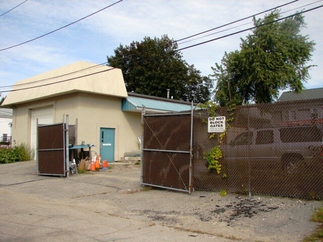 9 Drowne St, Cranston, RI à vendre - Photo de l’immeuble – Image 3 sur 7