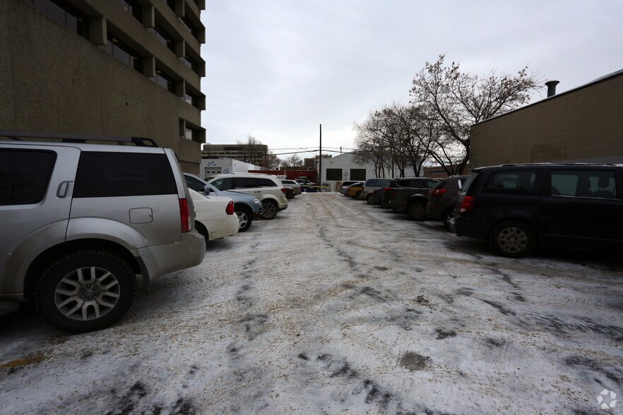 10260 105th St NW, Edmonton, AB à louer - Photo de l’immeuble – Image 2 sur 4