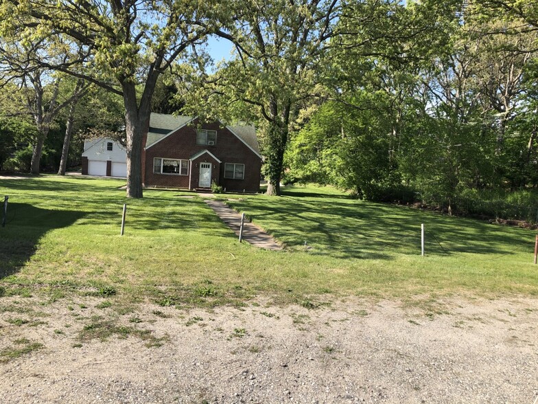 959 W Jericho Tpke, Smithtown, NY à vendre - Photo de l’immeuble – Image 3 sur 9
