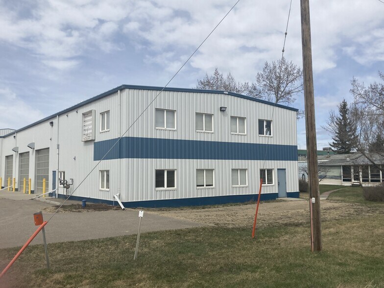 253 Burnt Park Dr, Red Deer County, AB à louer - Photo de l’immeuble – Image 3 sur 30