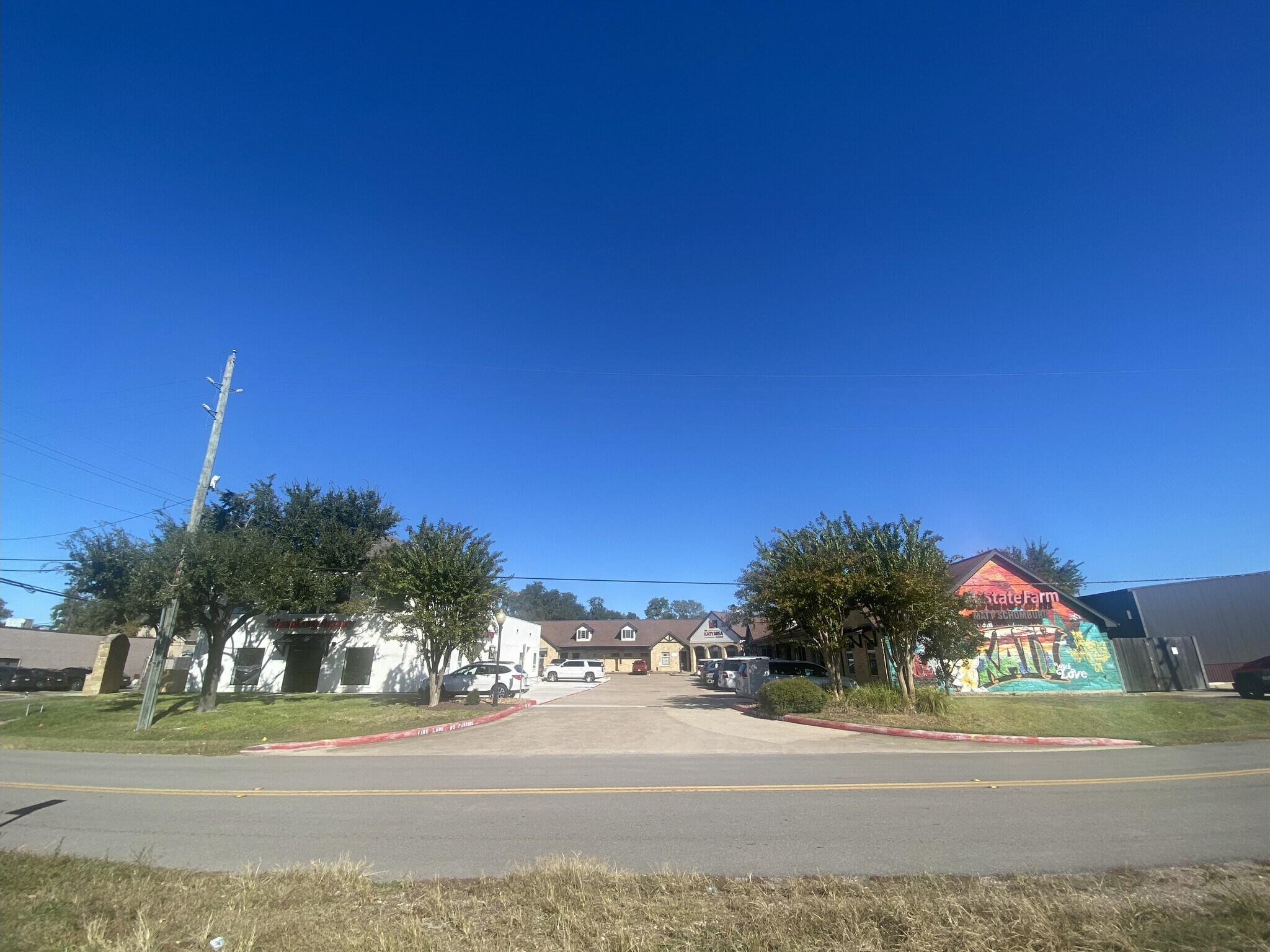 814 East Ave, Katy, TX à louer Photo de l’immeuble– Image 1 sur 7