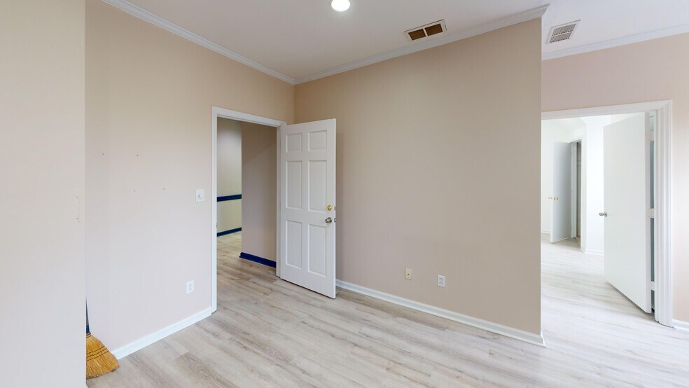 1365 Westgate Center Dr, Winston-Salem, NC à vendre - Photo de l’immeuble – Image 3 sur 9