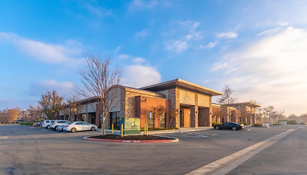 2236 Longport Ct, Elk Grove, CA à louer - Photo principale – Image 1 sur 5