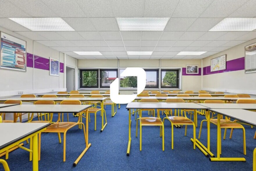 Bureau dans Lognes à louer - Photo de l’immeuble – Image 2 sur 14