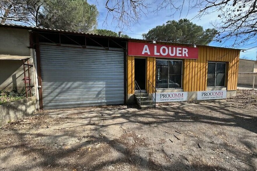 Local d’activités dans Bagnols-sur-Cèze à louer - Photo de l’immeuble – Image 1 sur 7