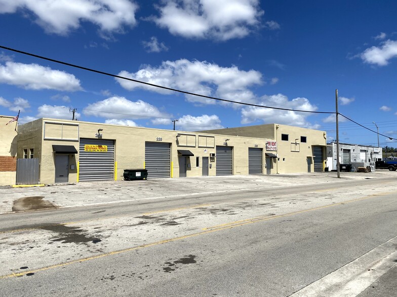 225-231 W 23rd St, Hialeah, FL à louer - Photo de l’immeuble – Image 2 sur 2