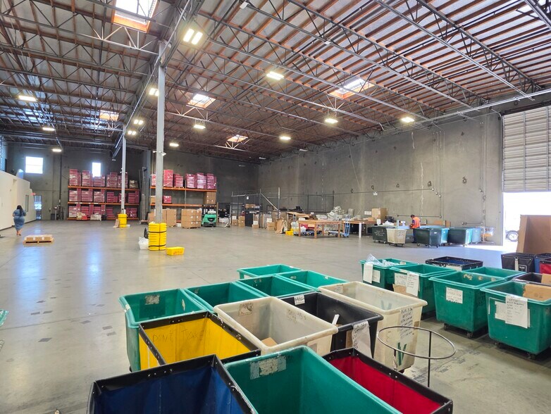 7555 N San Fernando Rd, Burbank, CA à louer - Photo de l’immeuble – Image 3 sur 17