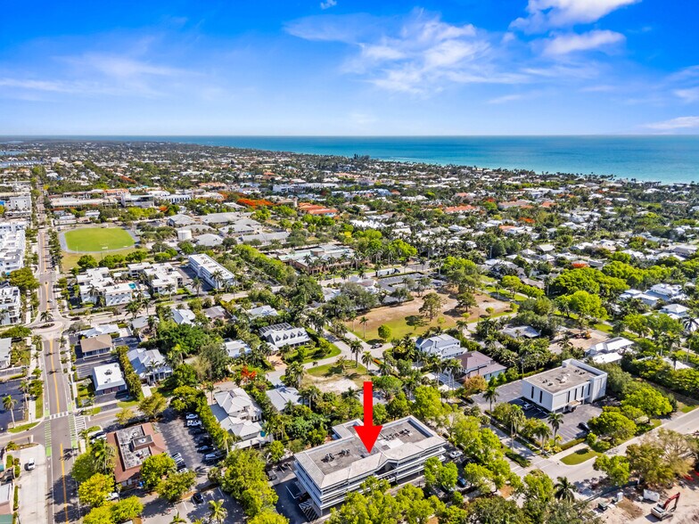 700 2nd Ave N, Naples, FL à louer - Aérien – Image 2 sur 13