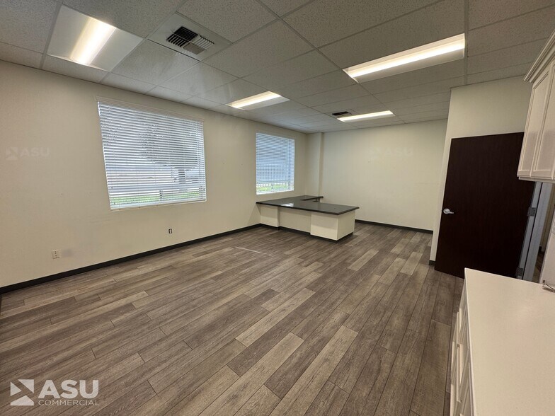 2222 Zeus Ct, Bakersfield, CA à louer - Photo de l’immeuble – Image 3 sur 10