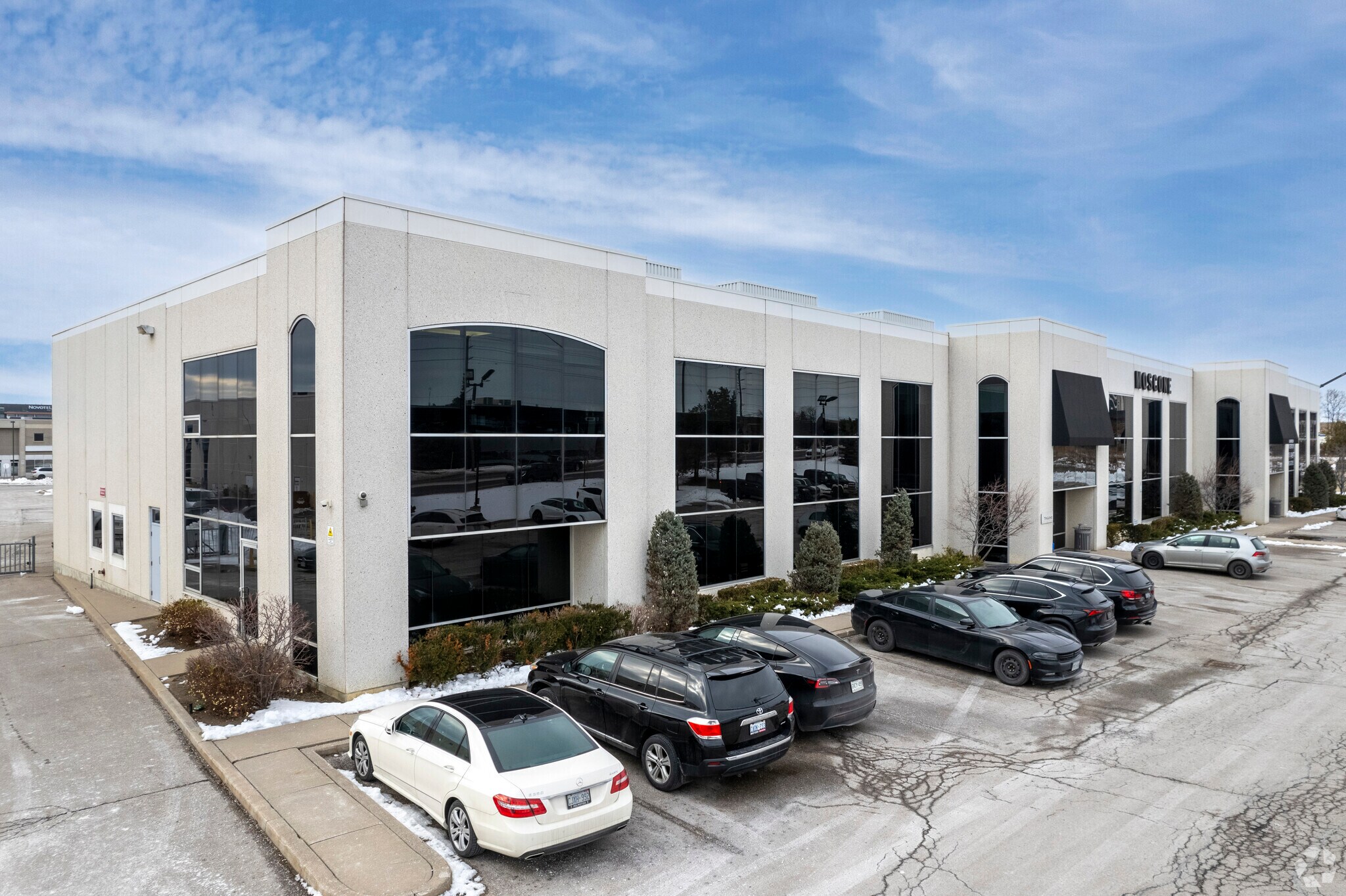 8830 Jane St, Vaughan, ON à louer Photo de l’immeuble– Image 1 sur 6