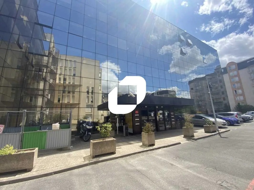 Bureau dans Cergy à louer Photo de l’immeuble– Image 1 sur 7