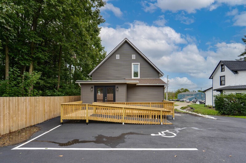 8327 Cleveland Ave NW, North Canton, OH à vendre - Photo de l’immeuble – Image 2 sur 12