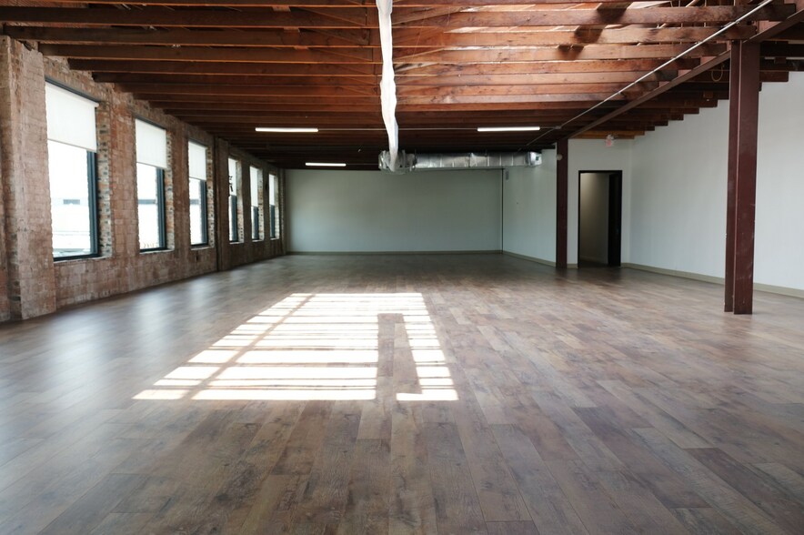 329 S Main St, Fort Worth, TX à louer - Photo de l’immeuble – Image 2 sur 22