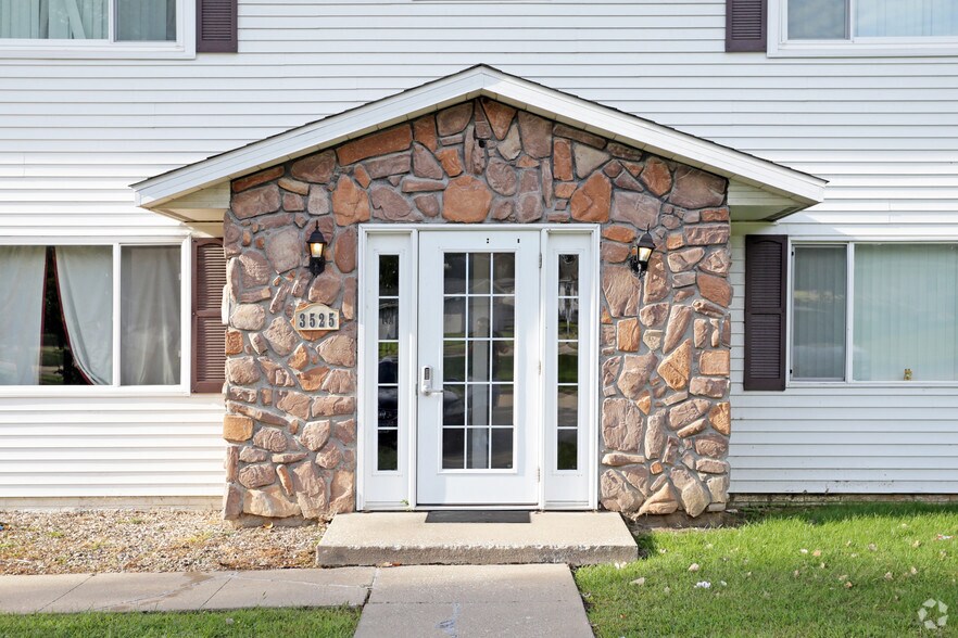 3525 E Ave NW, Cedar Rapids, IA à vendre - Photo de l’immeuble – Image 2 sur 13