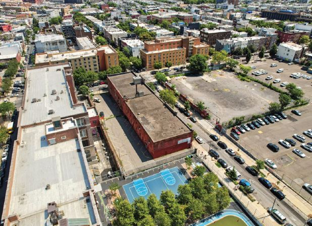 43 George St, Brooklyn, NY à vendre - Photo de l’immeuble – Image 2 sur 9