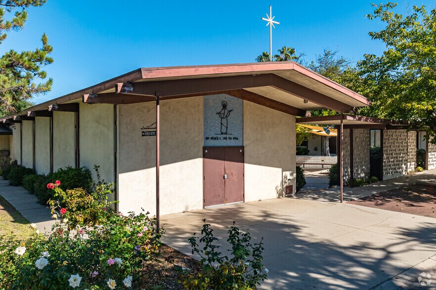 718 S Azusa Ave, West Covina, CA à louer - Photo de l’immeuble – Image 3 sur 4