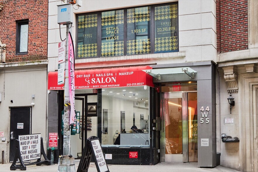 44 W 55th St, New York, NY à louer - Photo de l’immeuble – Image 3 sur 5
