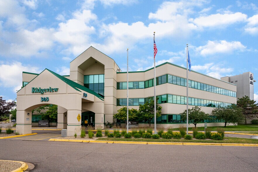 303 E Nicollet Blvd, Burnsville, MN à louer - Photo de l’immeuble – Image 1 sur 8
