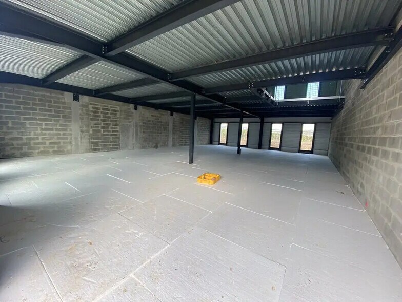 Bureau dans Ifs à vendre - Photo de l’immeuble – Image 2 sur 6