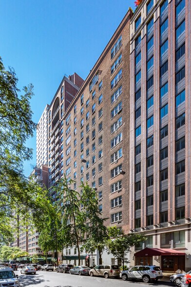 340 E 72nd St, New York, NY à vendre - Photo de l’immeuble – Image 2 sur 5