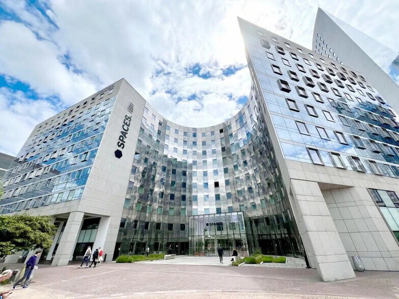 1-7 Cours Valmy, Puteaux à louer - Photo de l’immeuble – Image 1 sur 18