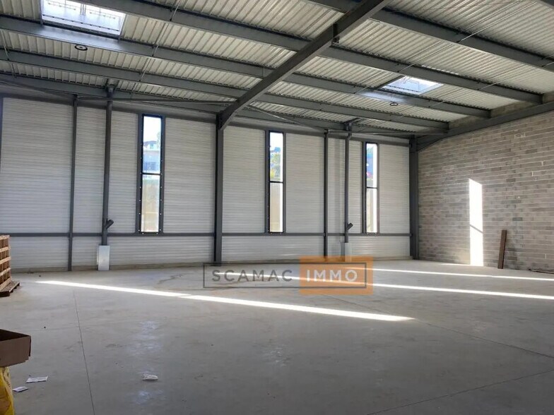 Industriel/Logistique dans La Seyne-sur-Mer à louer - Photo de l’immeuble – Image 1 sur 6