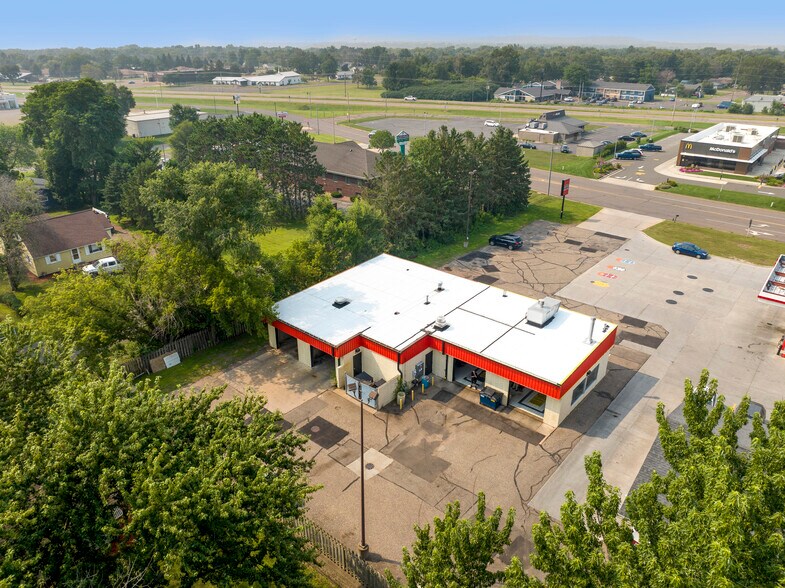 123 W Prairie View Rd, Chippewa Falls, WI à vendre - Photo de l’immeuble – Image 3 sur 5