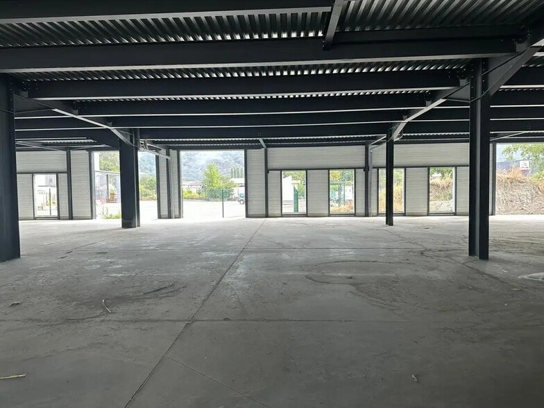 Local d’activités dans Fontanil-Cornillon à louer - Photo de l’immeuble – Image 2 sur 6