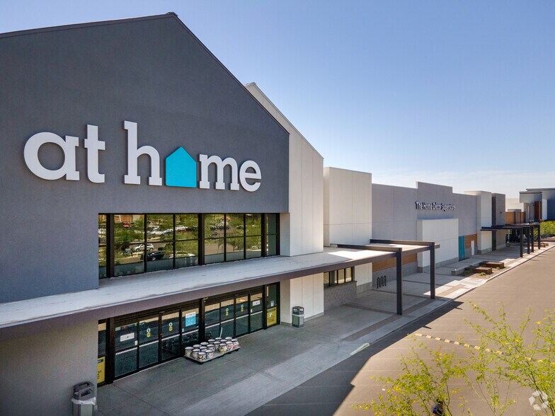 2524 S San Tan Village Pkwy, Gilbert, AZ à louer - Photo de l’immeuble – Image 3 sur 11