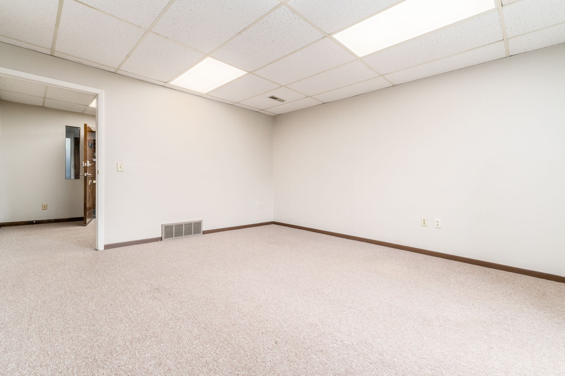 5300 E Main St, Whitehall, OH à louer Photo de l’immeuble– Image 1 sur 4