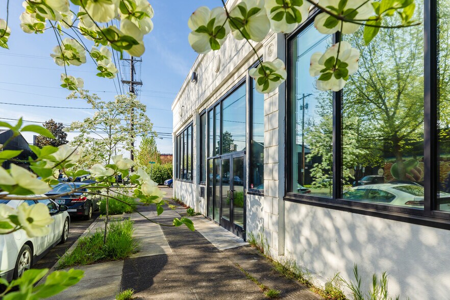 721-731 SE Yamhill St, Portland, OR à louer - Photo de l’immeuble – Image 3 sur 15