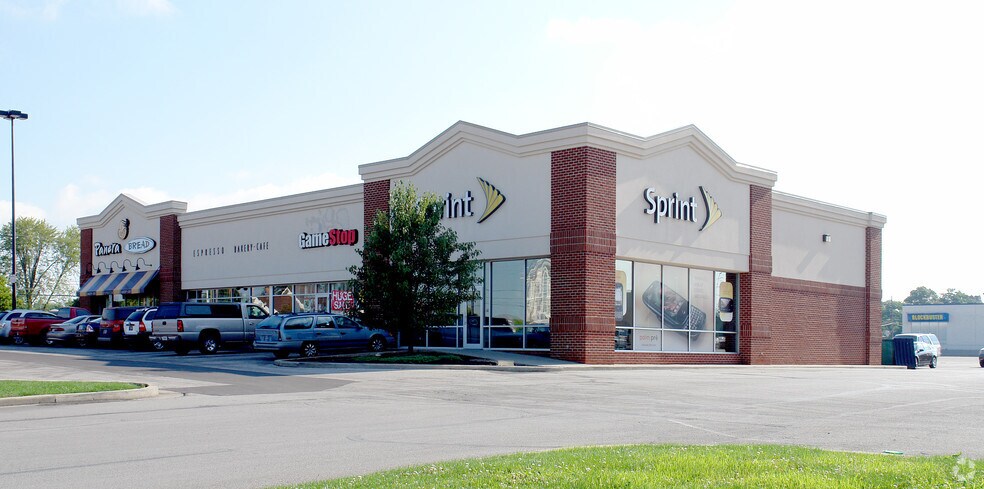 10537 E Washington St, Indianapolis, IN à louer - Photo de l’immeuble – Image 2 sur 15