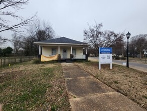 1017 Beatties Ford Rd, Charlotte, NC à louer Photo de l’immeuble– Image 2 sur 7