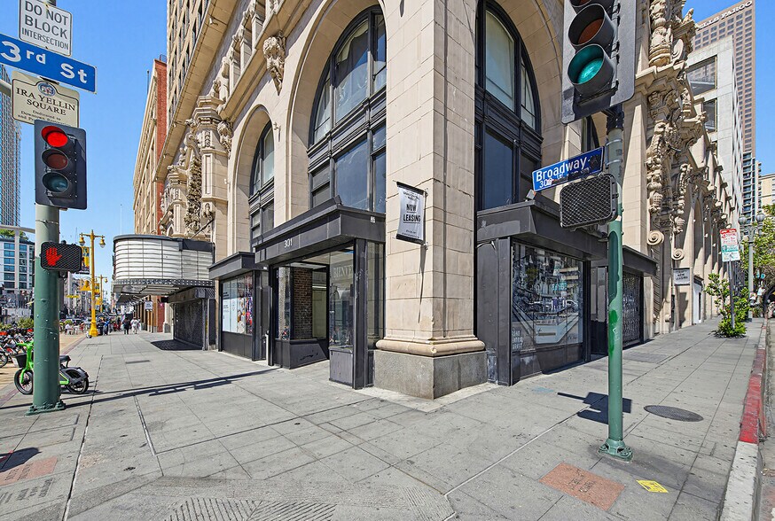311 S Broadway, Los Angeles, CA à louer - Photo de l’immeuble – Image 2 sur 10