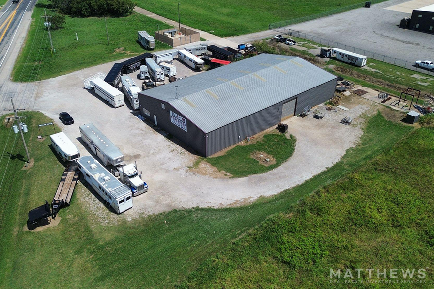 502 US-377, Pilot Point, TX à vendre - Photo principale – Image 1 sur 3