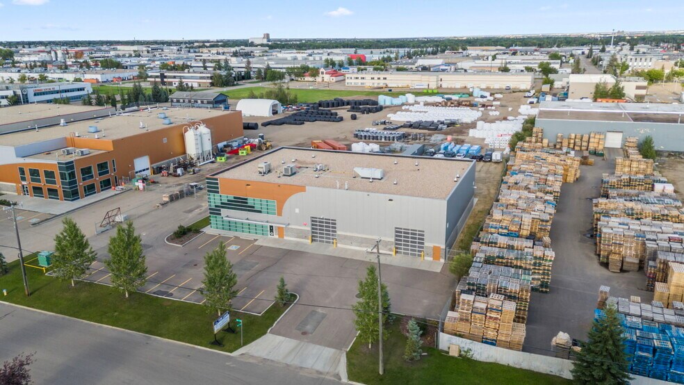 11921 152 St NW, Edmonton, AB à louer - Photo de l’immeuble – Image 3 sur 9