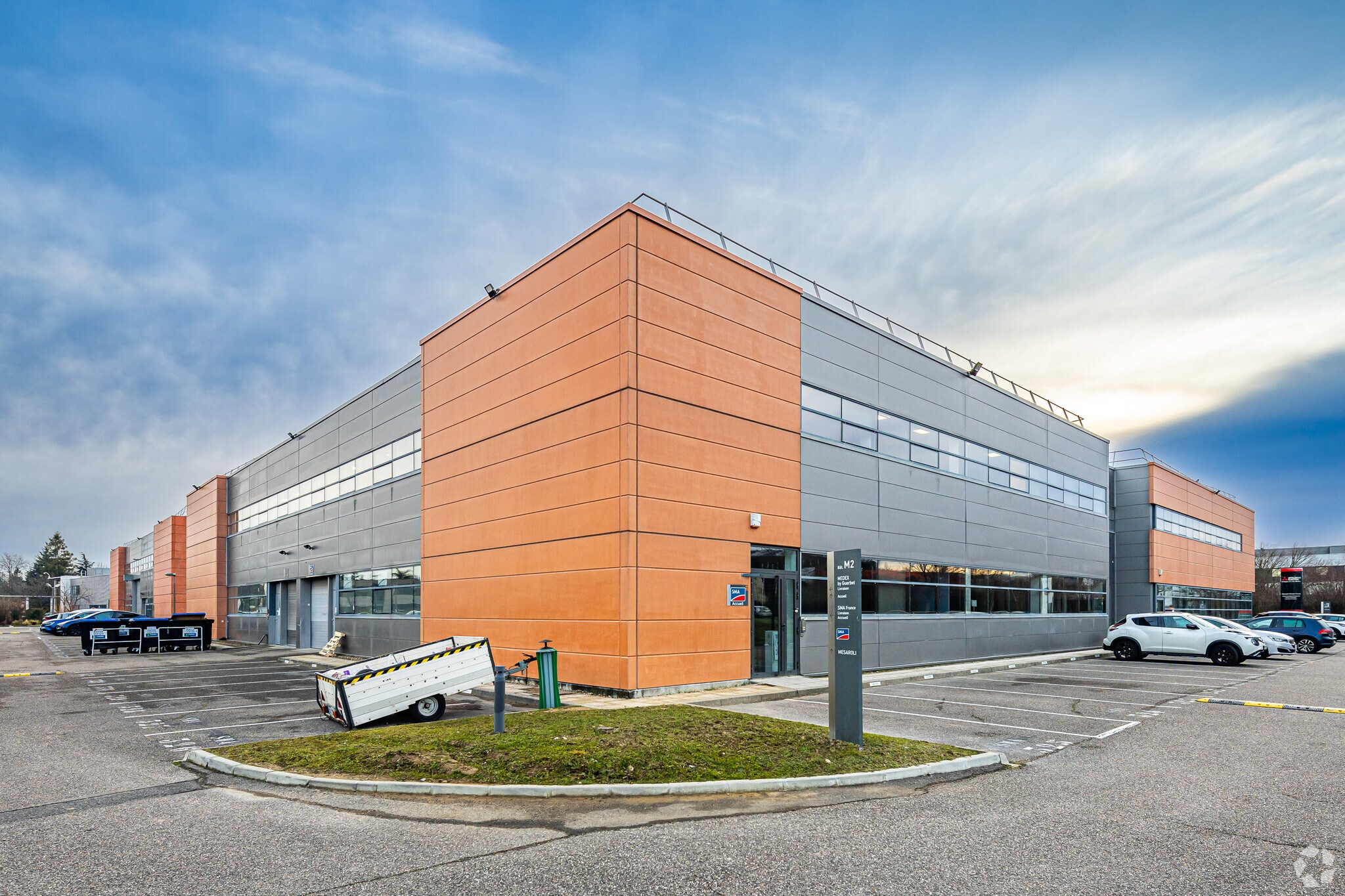 Bureau dans Saint-Priest à louer Photo principale– Image 1 sur 3