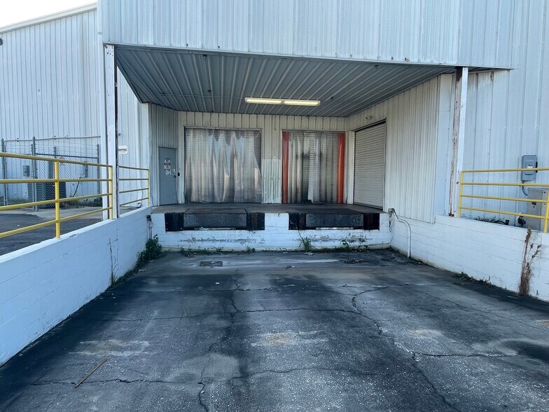 13701 N 66th St, Largo, FL à louer - Photo de l’immeuble – Image 3 sur 21